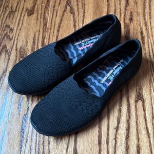 Sketchers Slip on black sneakers